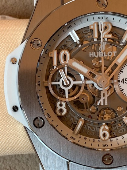 ~HUBLOT(舷窓)のその中~の紹介画像